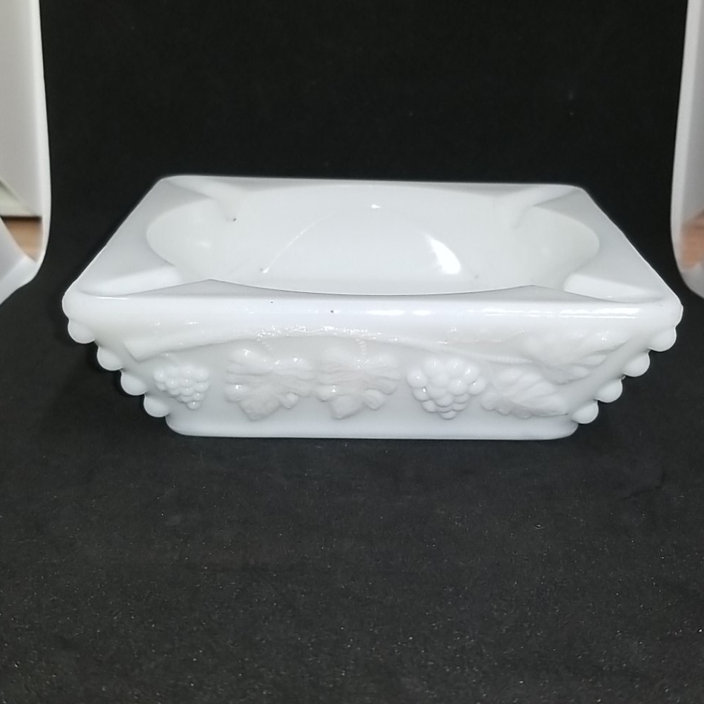 VTG  Westmoreland Glass Milkglass Ashtray